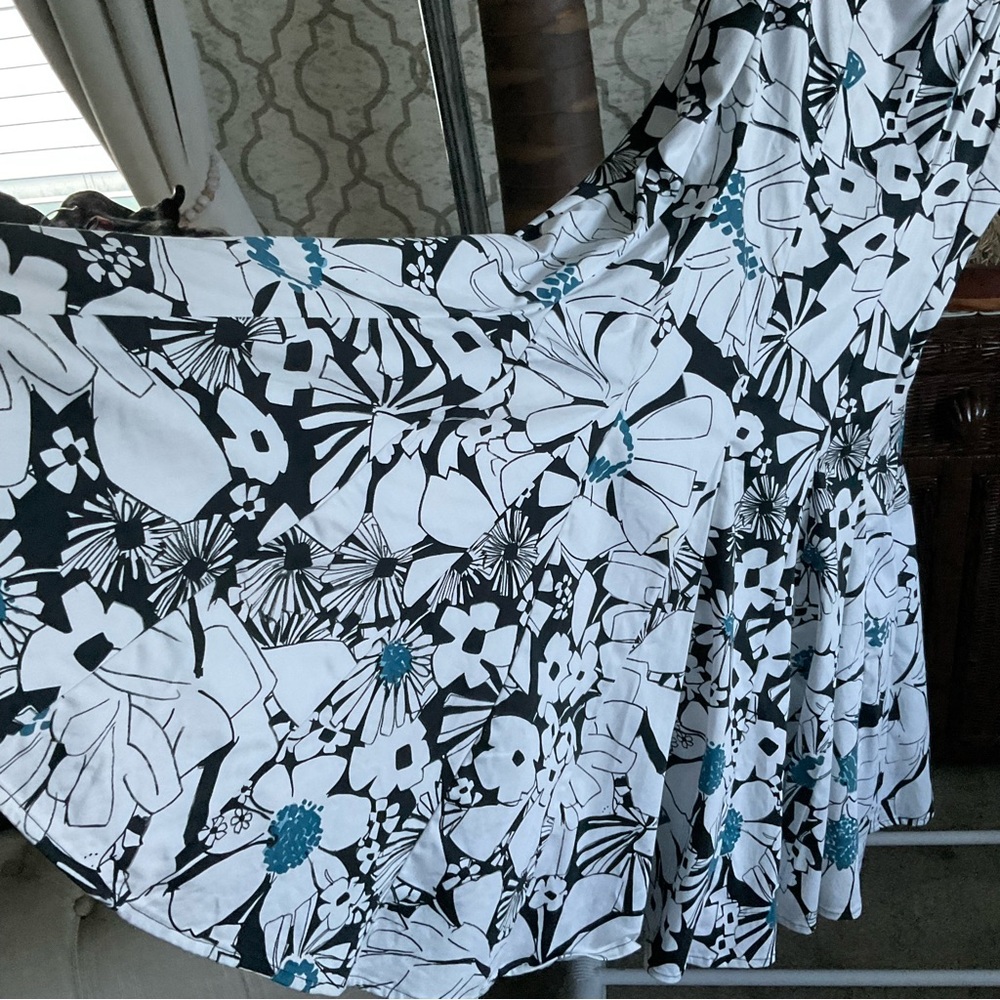 COPY - Dress size 12, feels like a boneing material through torso. Nine West